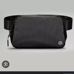 Lululemon everywhere belt bag